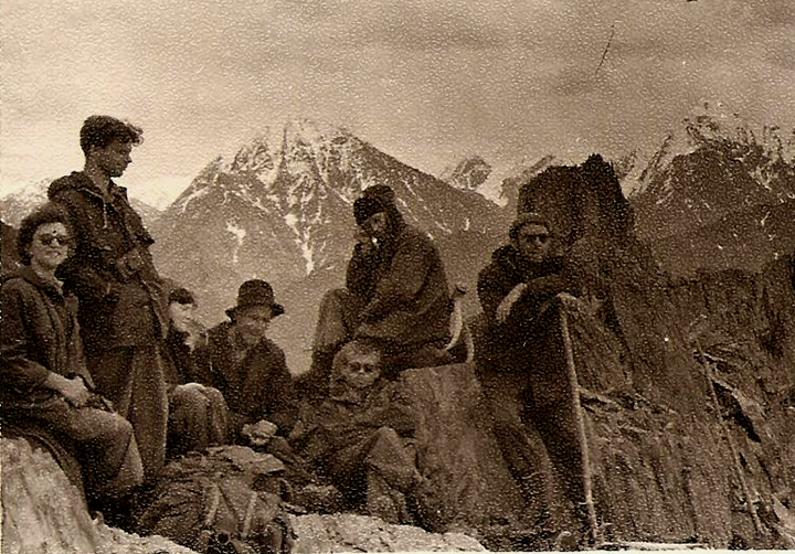 Группа на перевале Северо-чуйского хребта в верьхове р. Юнгур
